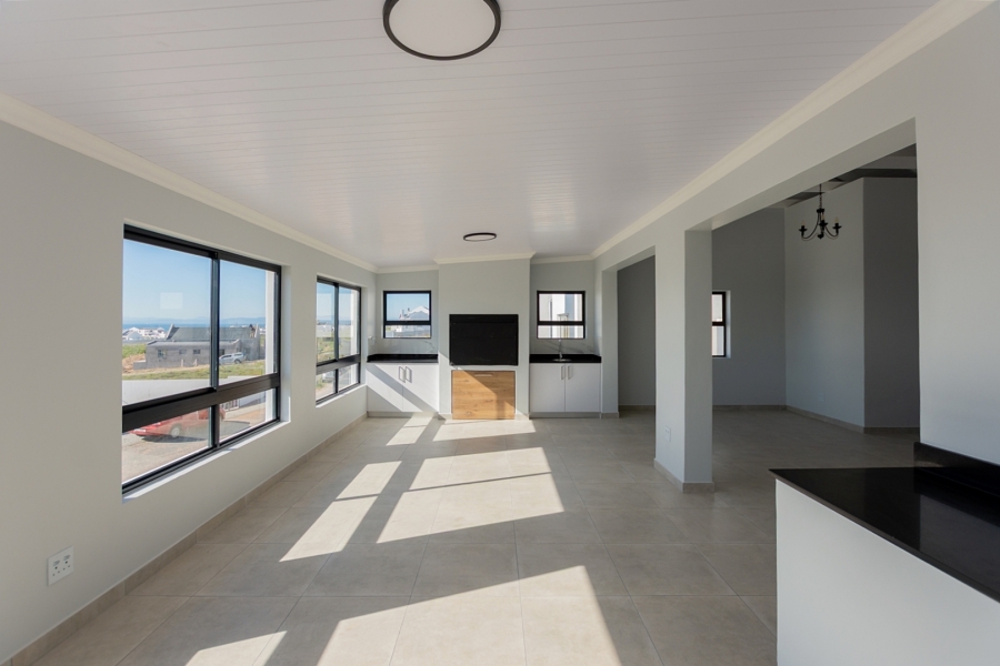 4 Bedroom Property for Sale in Da Gama Bay Western Cape